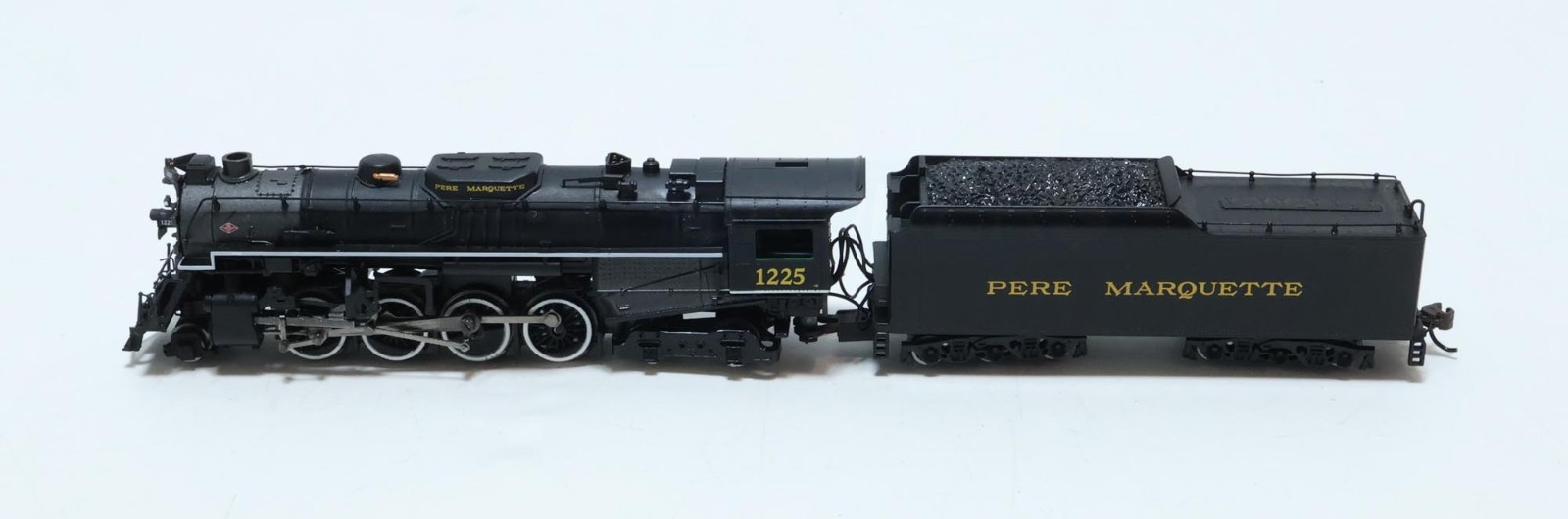 Bachmann Pere Marquette #1225 2-8-4 Locomotive & Tender N Scale
