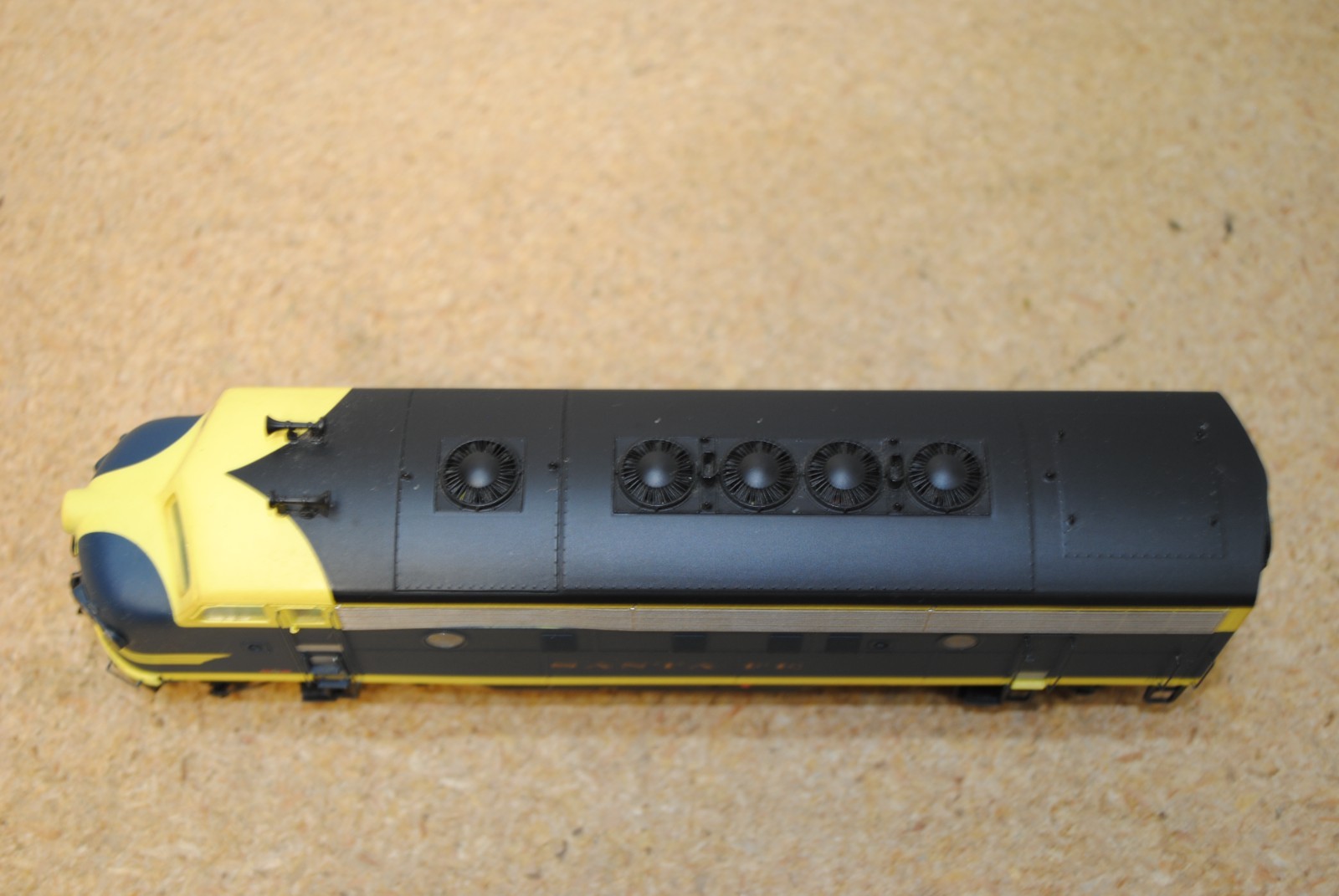 InterMountain Railway Co. 49026-07 ATSF Santa Fe #214 EMD F7A Diesel Loco HO