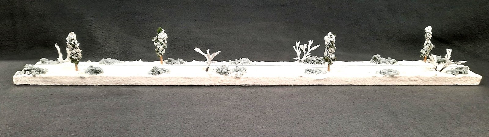 N SCALE 24″ DISPLAY DIORAMA – “WINTER SNOW SCENE” FOR ANY N SCALE TRAINS
