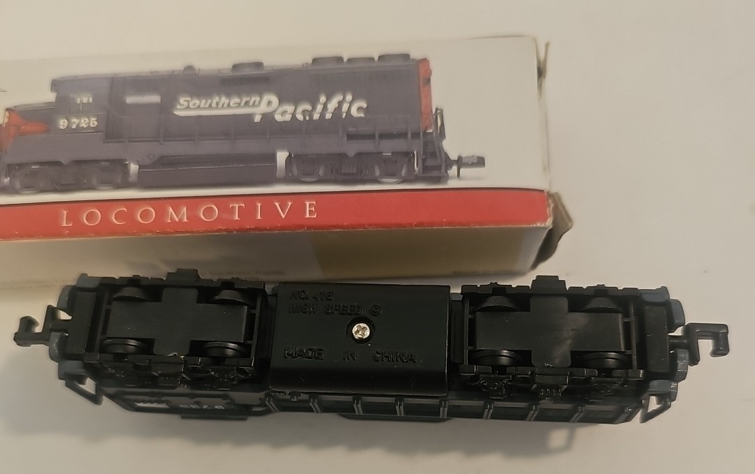 Southern Pacific Locomotive # 9725 Model Train No 418 High Speed N Scale w Box