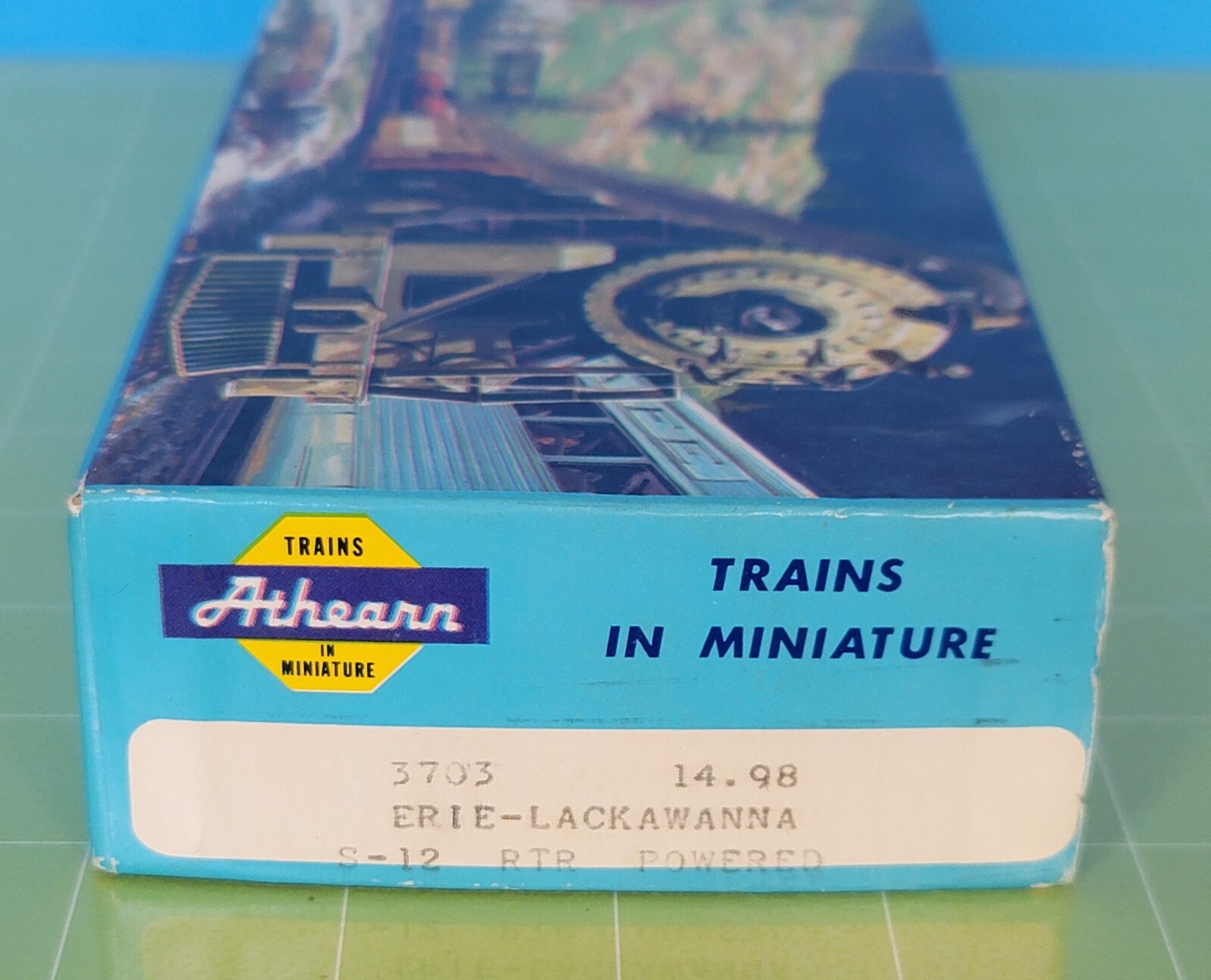 FB1: HO Scale ATHEARN Powered Baldwin S-12 Erie Lackawanna EL #617 3703 w/ Track