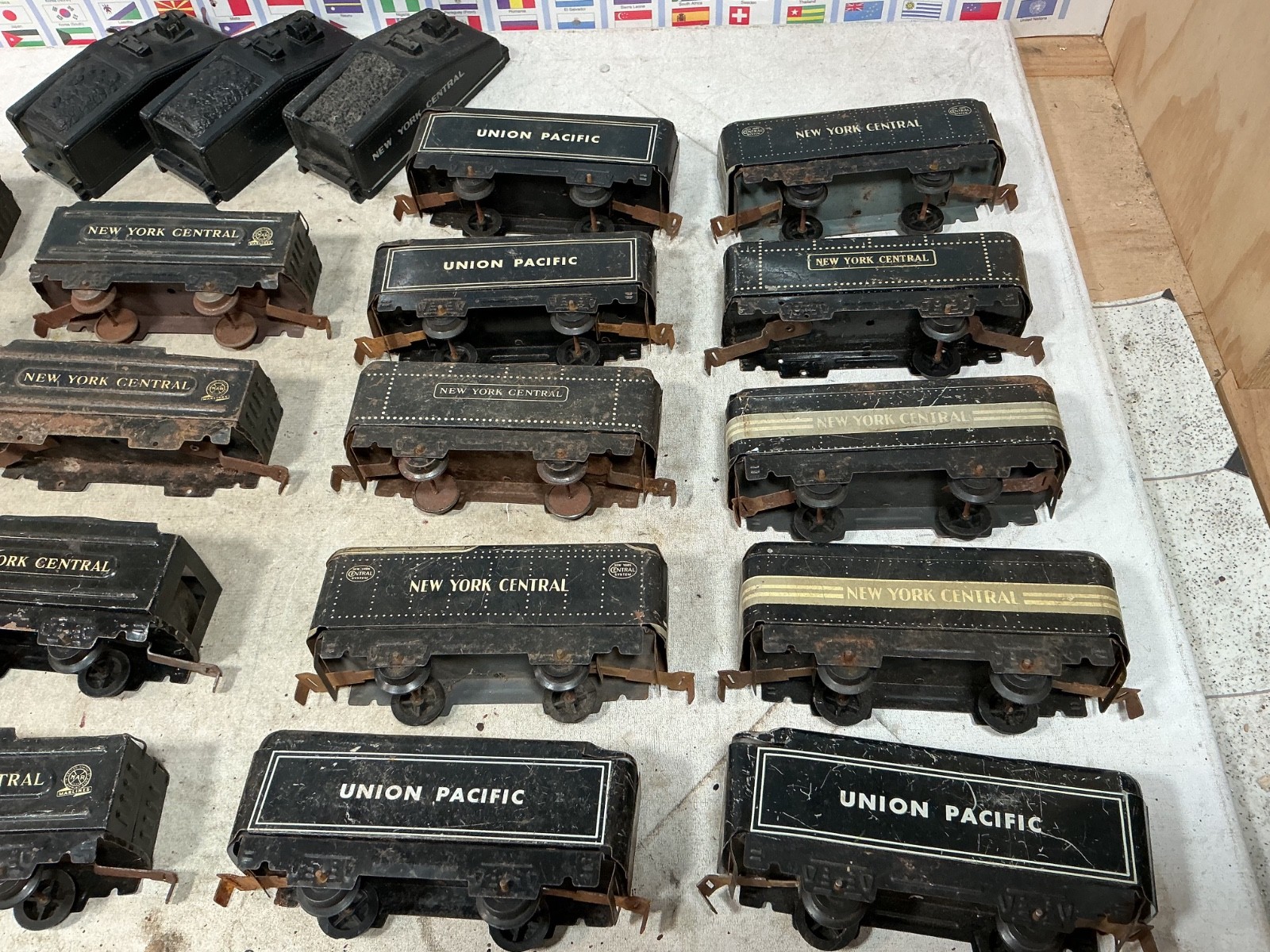 O scale TIN TOY MARX Coal Tender lot PARTS lot for restoration