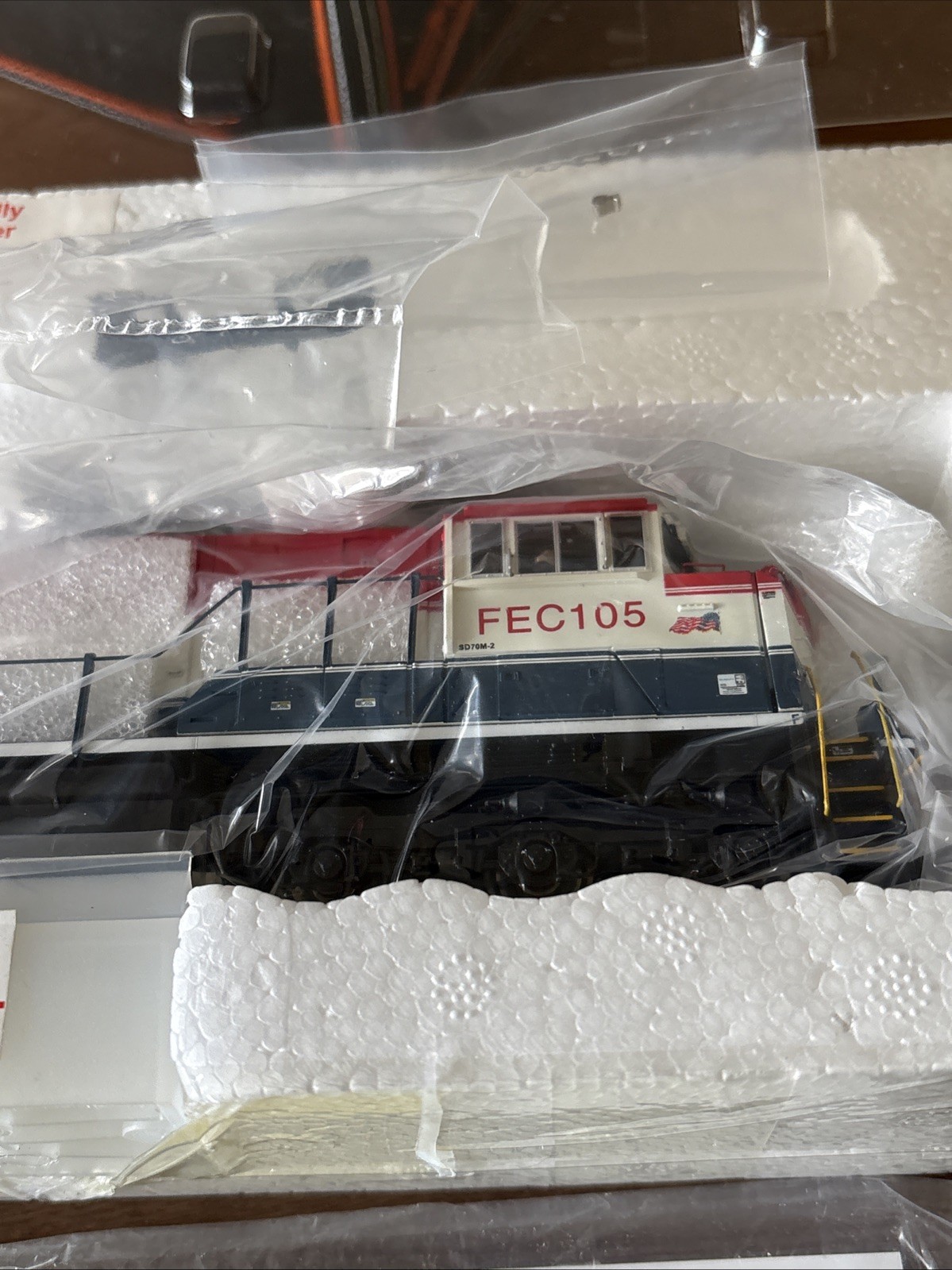 HO scale Smthe Florida East Coast FCE SD70M-2 Locomotive #105 DCC ready New