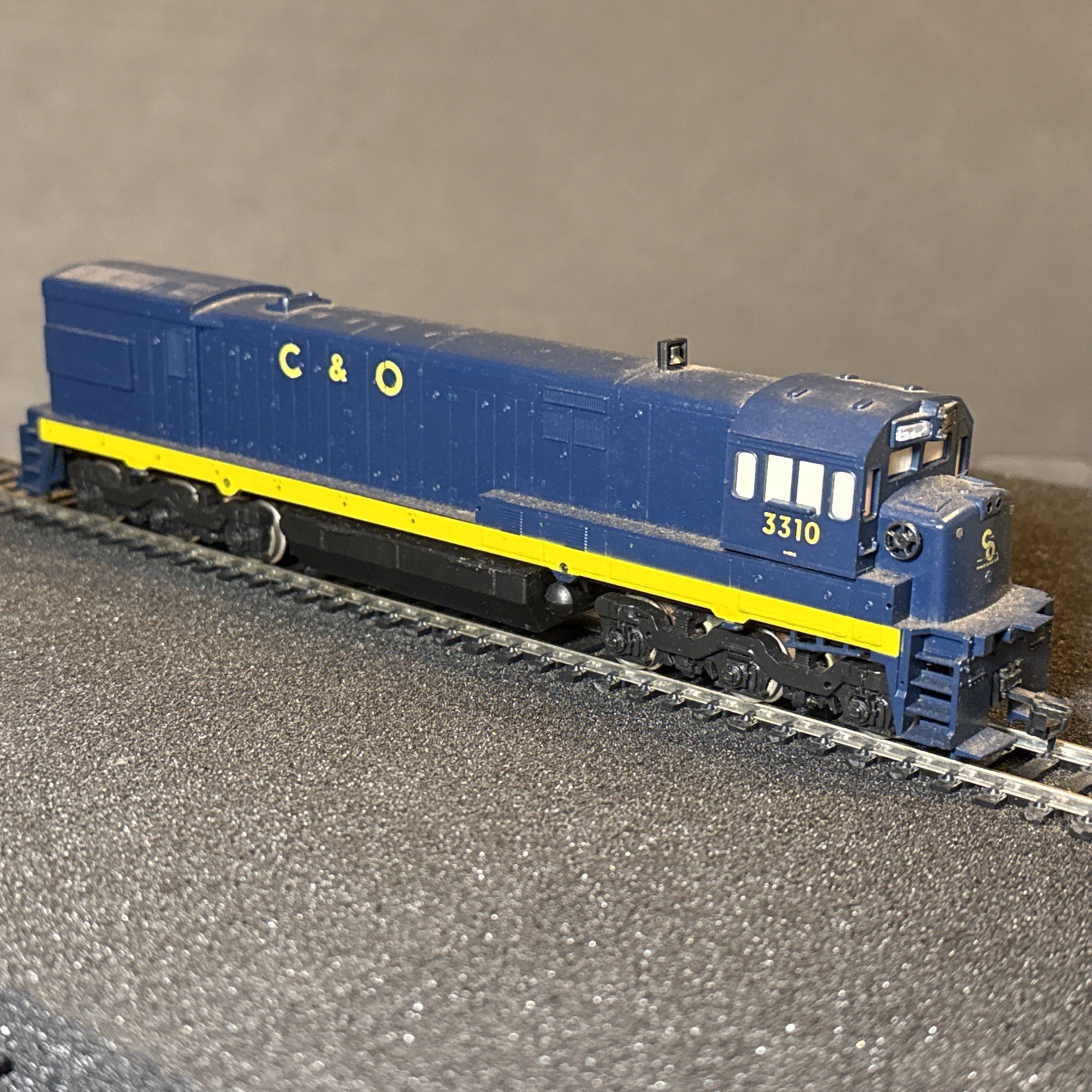 HO Scale Athearn 3461/3471 C & O – U30C Diesel SET OF 2 Powered/Unpowered