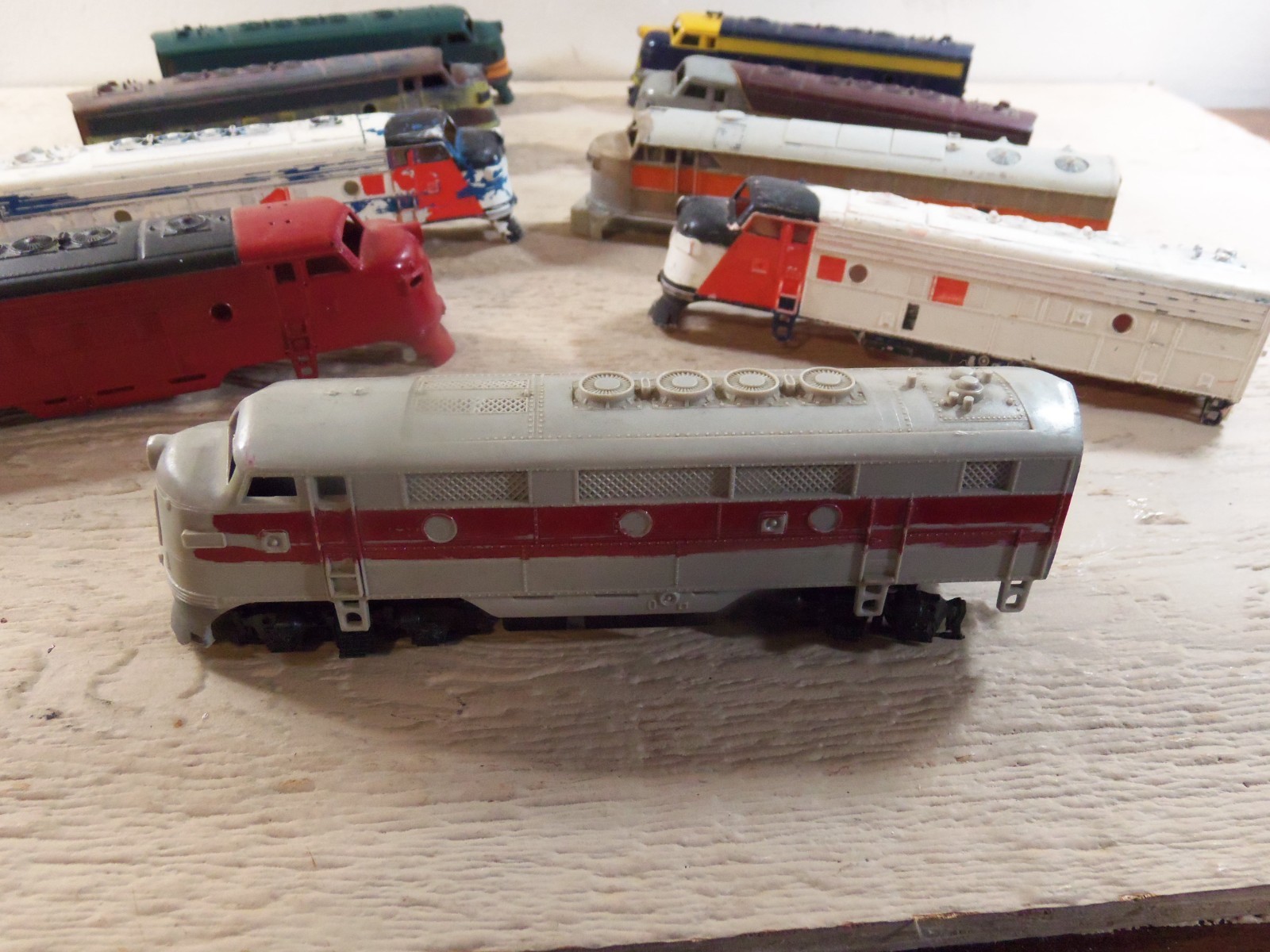 HO Lot of 9 Unmarked Locomotive Shells Parts Pieces