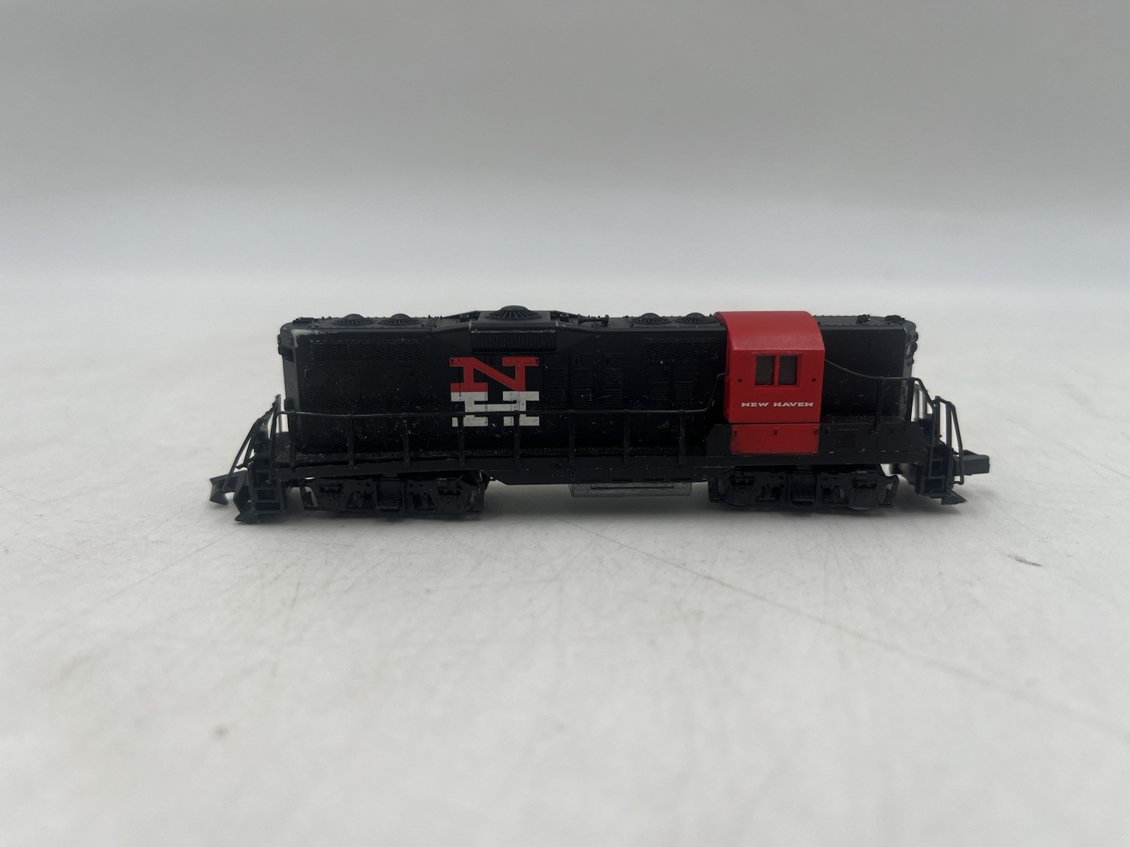 N Life-Like GP-9 Diesel Loco New Haven (Tested) S cplrs