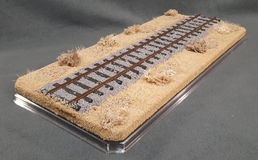 O SCALE – 16″ SINGLE TRACK -“DESERT SCENE”-DISPLAY CASE- FOR ANY O SCALE TRAINS