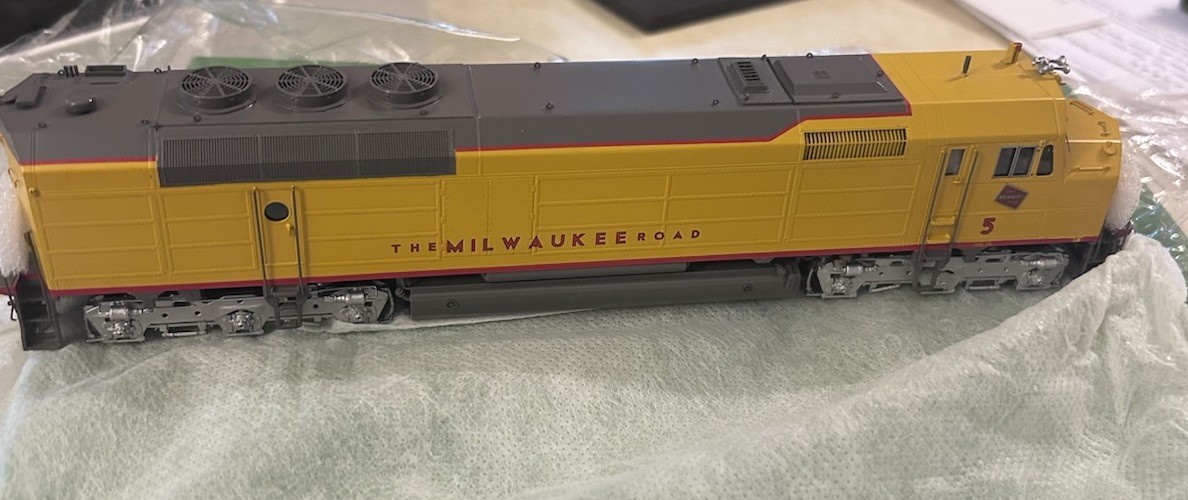 HO Overland Models Brass OMI-5676.1 FP45 Milwaukee Road Yellow Gray #5 1969 Era