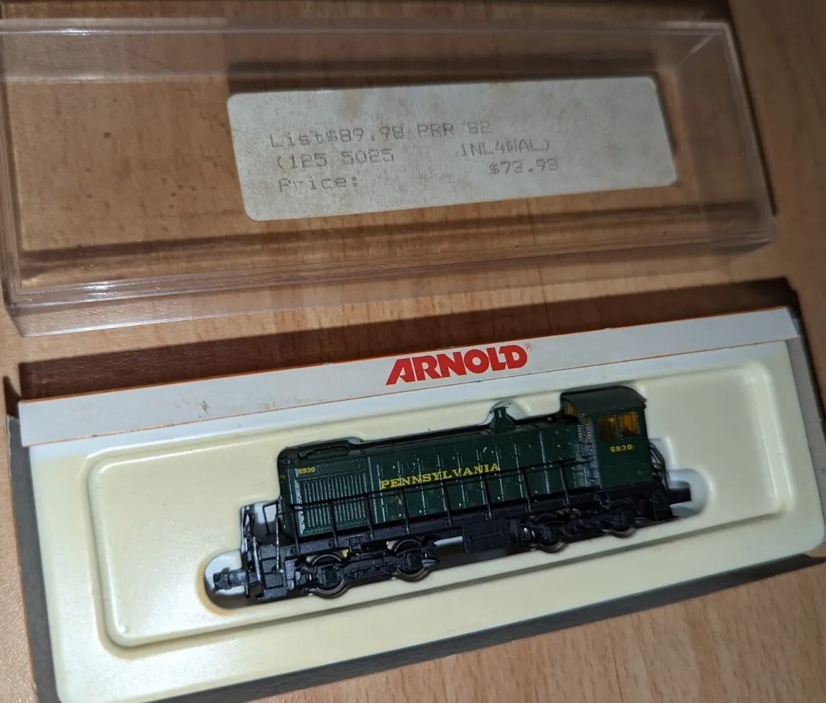 N 9mm Arnold 5025 Alco S-2 Diesel locomotive Pennsylvania #5930 (Tested)