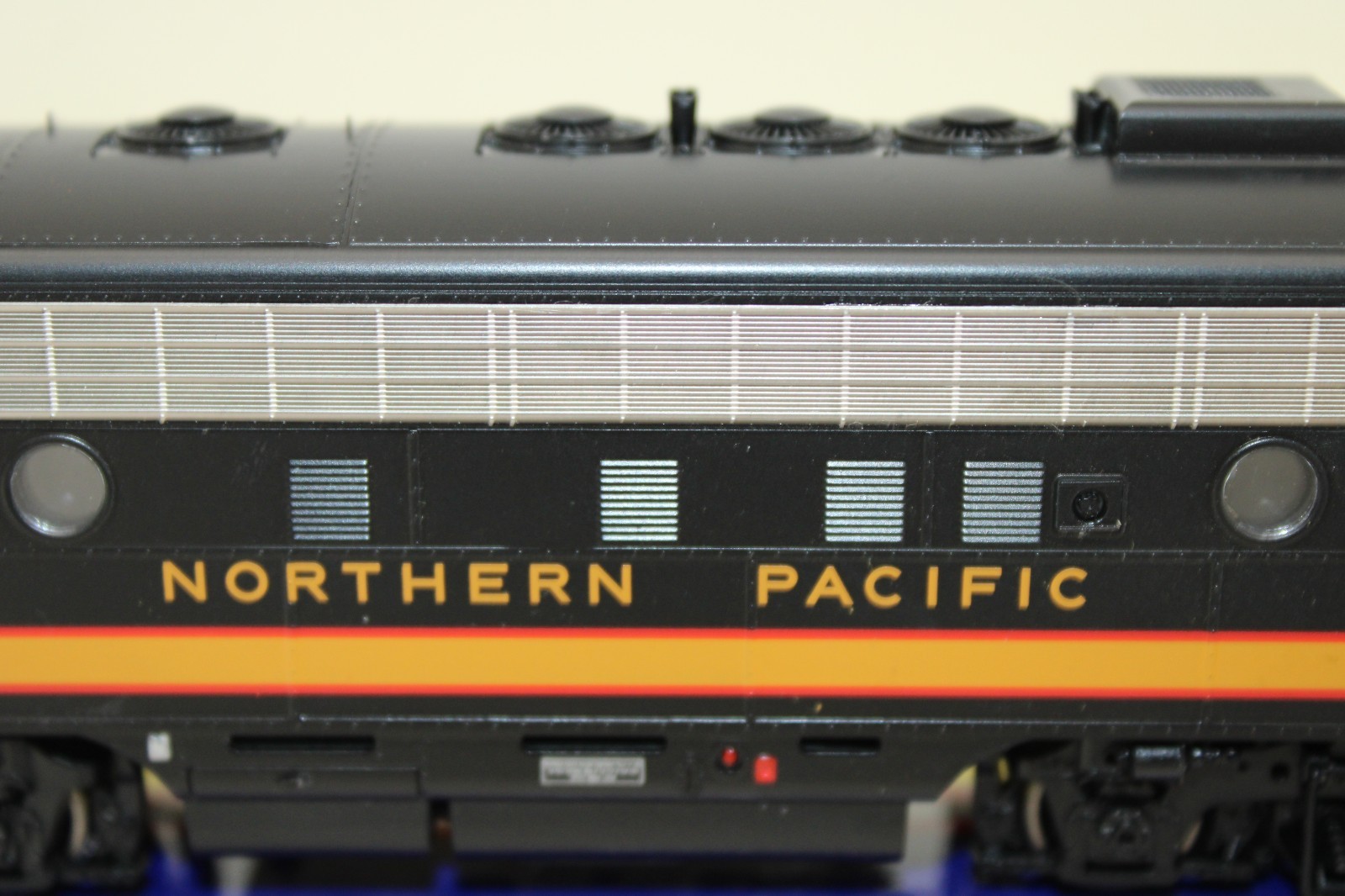 Athearn Genesis HO NP Northern Pacific Ph 1 EMD F7 AB Diesel Locomotive Set 6013