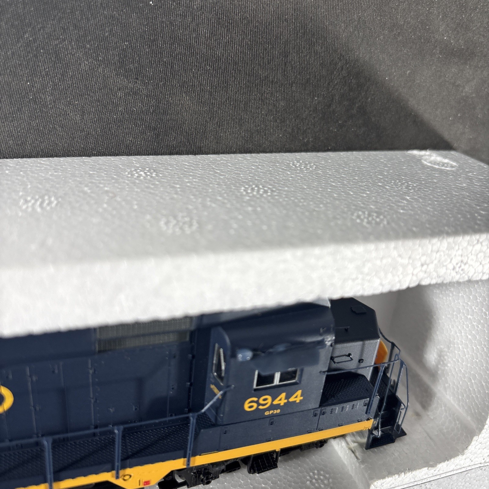 PROTO 2000 HO SCALE LOCOMOTIVE GP30 ASSEMBLED WORKING LN 21512 B&O 6944 DCC