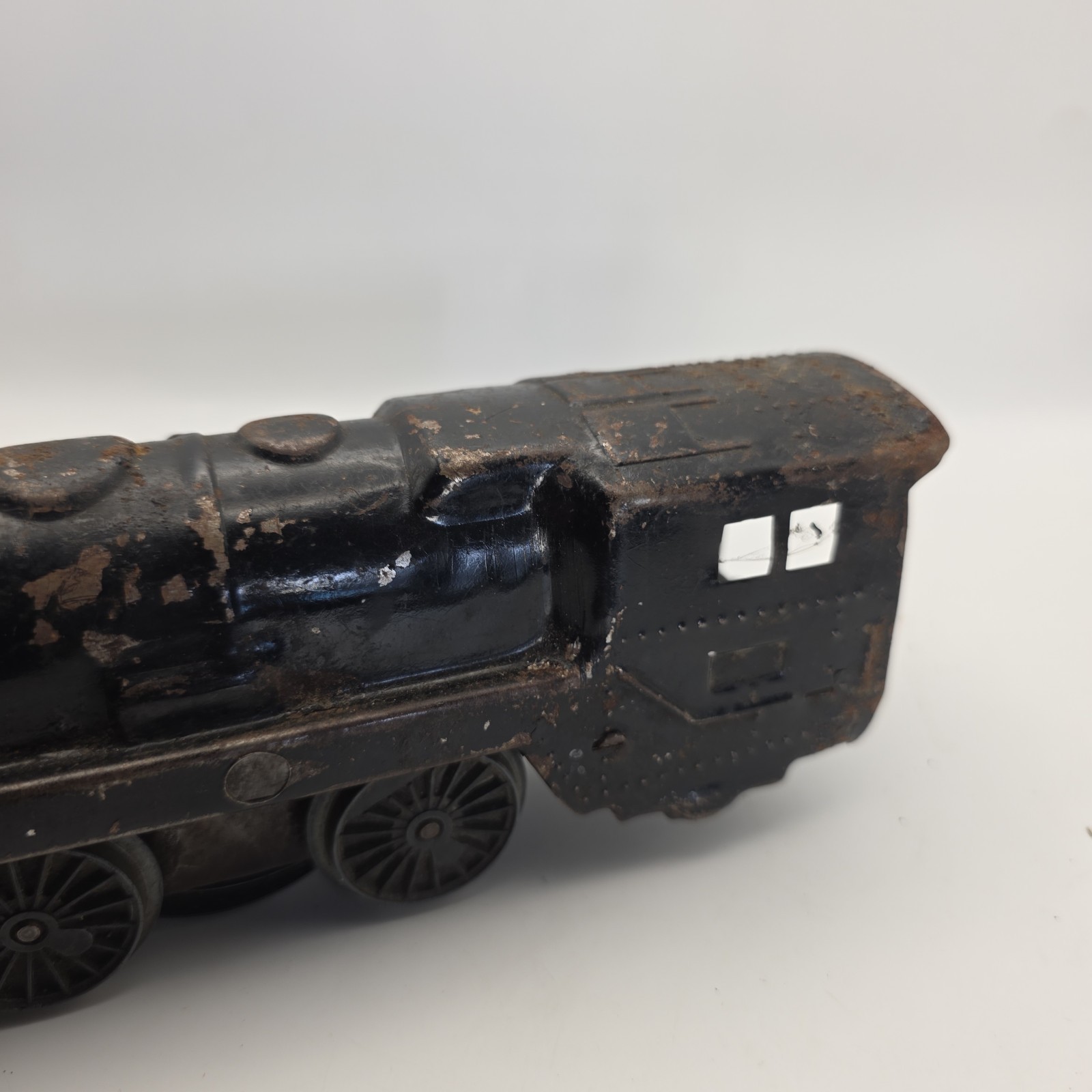 Vintage Cast Iron Clockwork Wind-Up Toy Steam Locomotive Floor Train – As Found