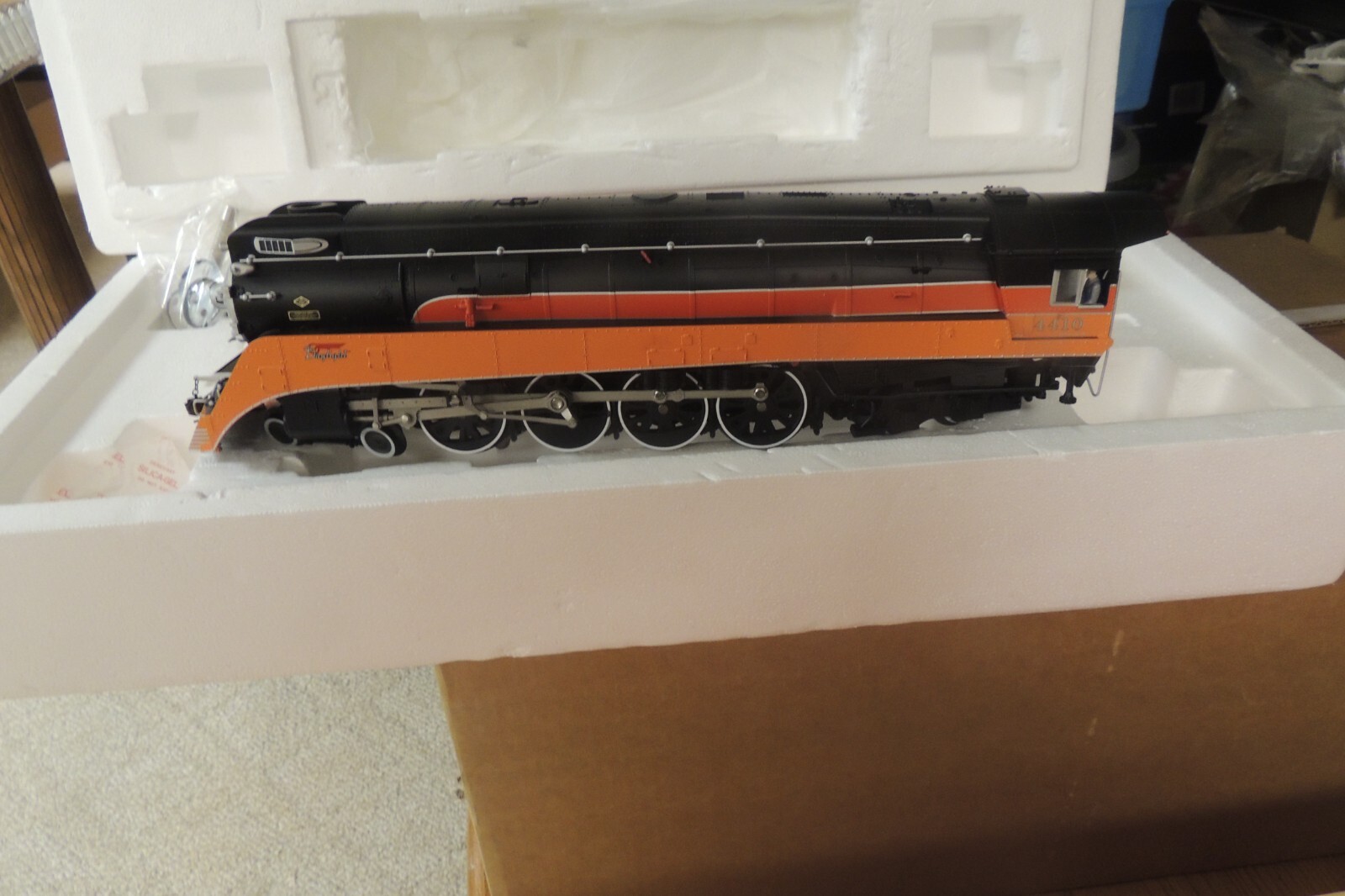 Lionel 6-38079 Southern Pacific “Daylight’ TMCC Scale 4-8-4 GS-2 #4410