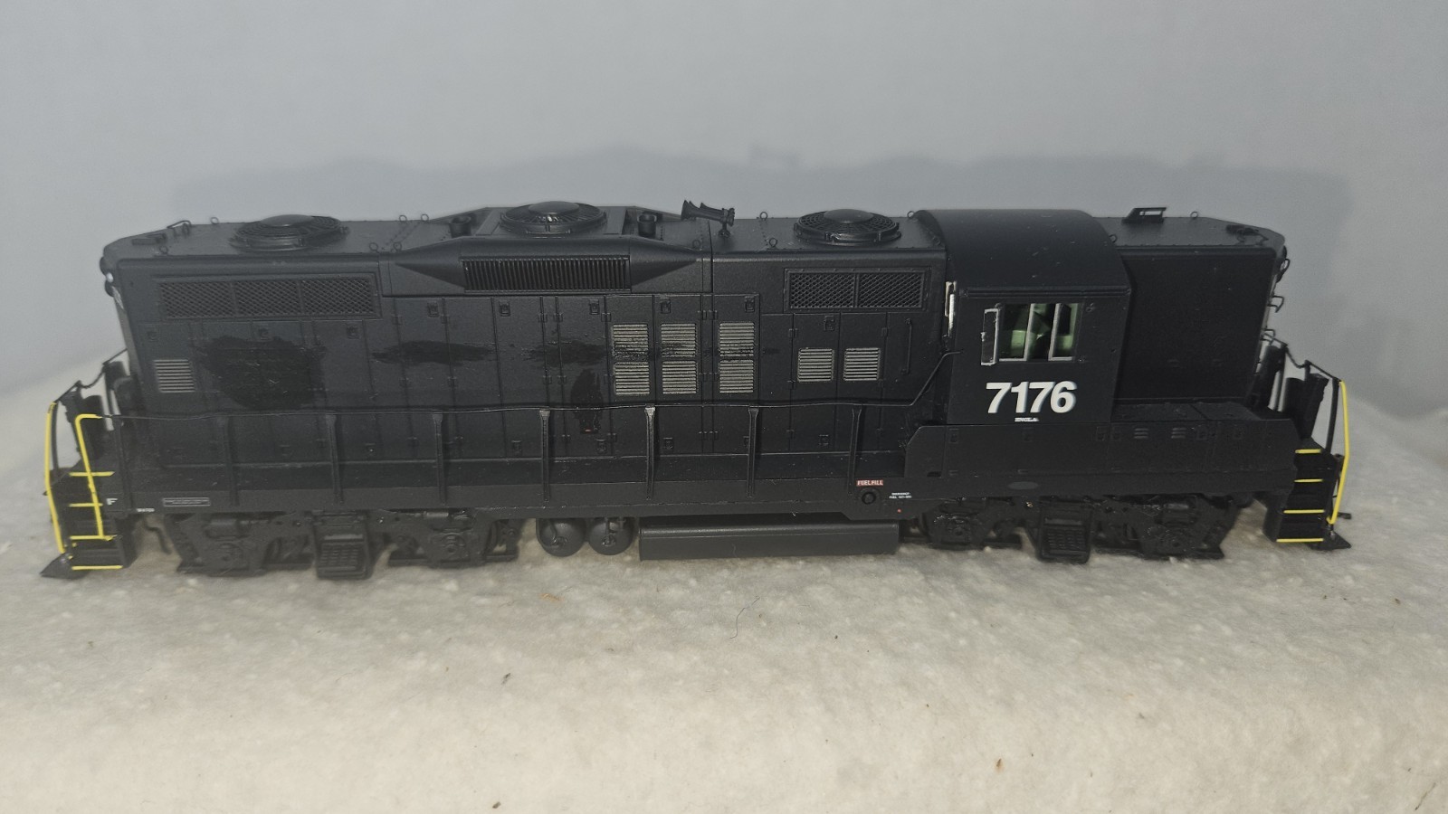 Athearn Genesis HO Scale Locomotive Train GP-9 #7176 DCC fitted – Please read