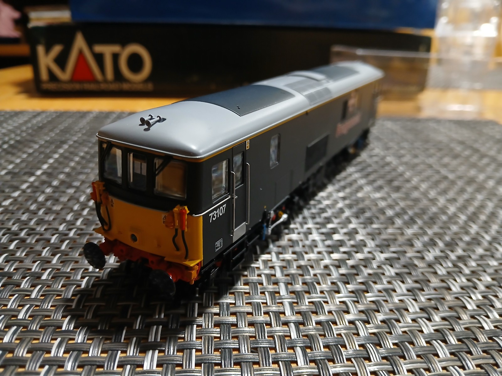 Modern OO/HO scale Dapol Class 73 73107 Spitfire Fragonset Diesel Locomotive