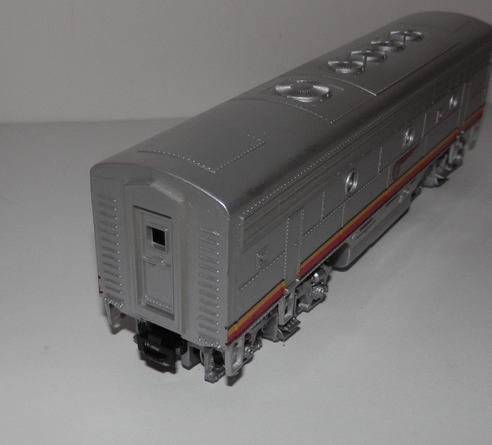 Bachmann Plus HO Scale POWERED Santa Fe 336B War Bonnet EMD F7B Loco #11226