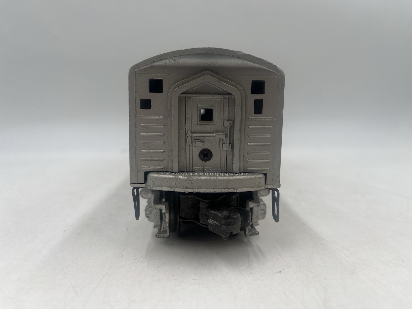 LIONEL POSTWAR 2343C SANTA FE F-3 “B” UNIT DIESEL – NON-POWERED