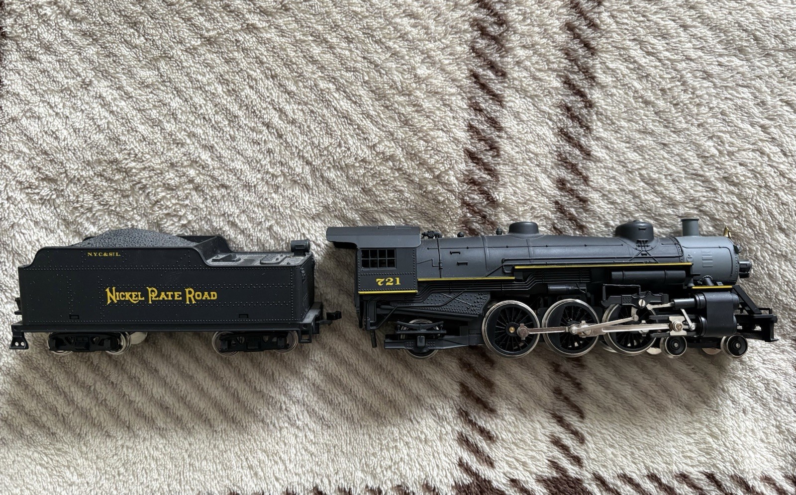 Mehano Nickel Plate Road 4/6/2 Steam Locomotive #721 SET Virginia & Truckee