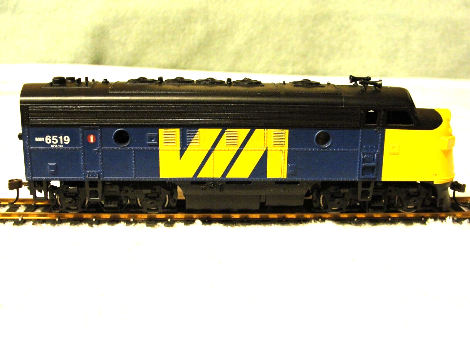 F7A & F7B VIA-Canada Locomotive Set – Both Powered & Converted to DCC,Athearn,HO