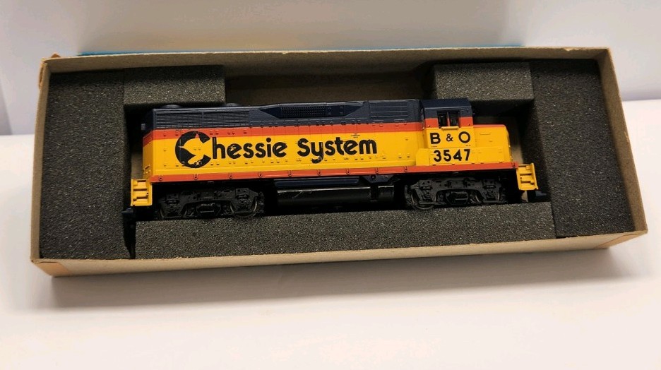 ATHEARN HO GP35 B&O CHESSIE SYSTEM 3547 POWERED DIESEL LOCOMOTIVE MINT B14