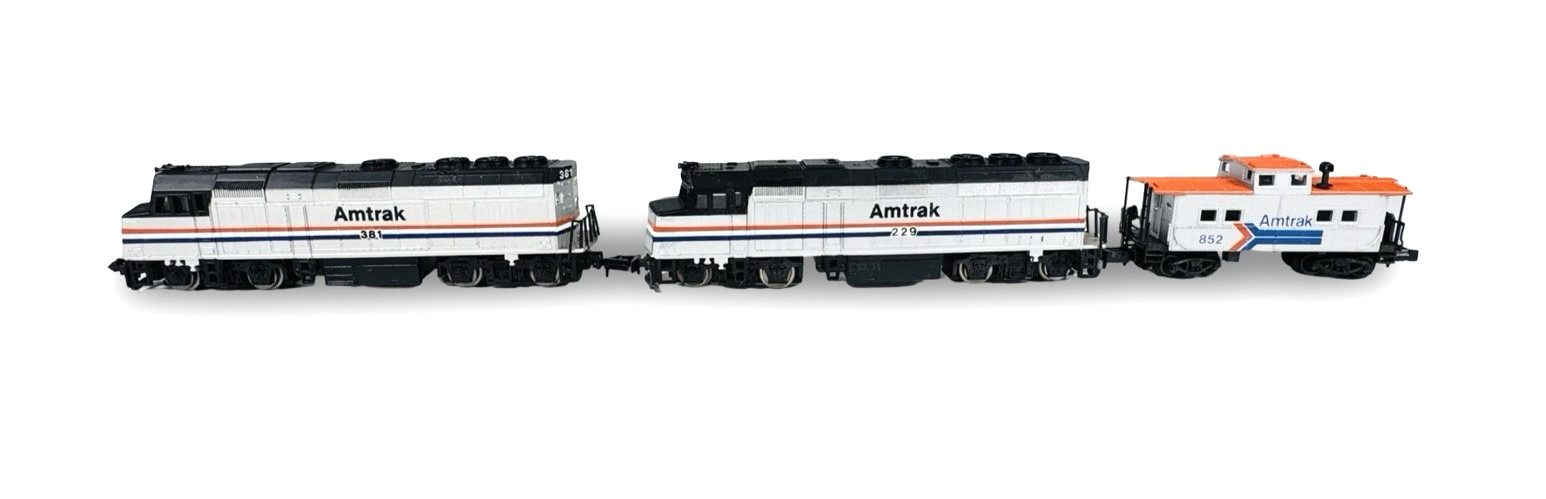 #7601 Life-Like N Scale Amtrak F40 Locomotive w/Dummy and Caboose Set