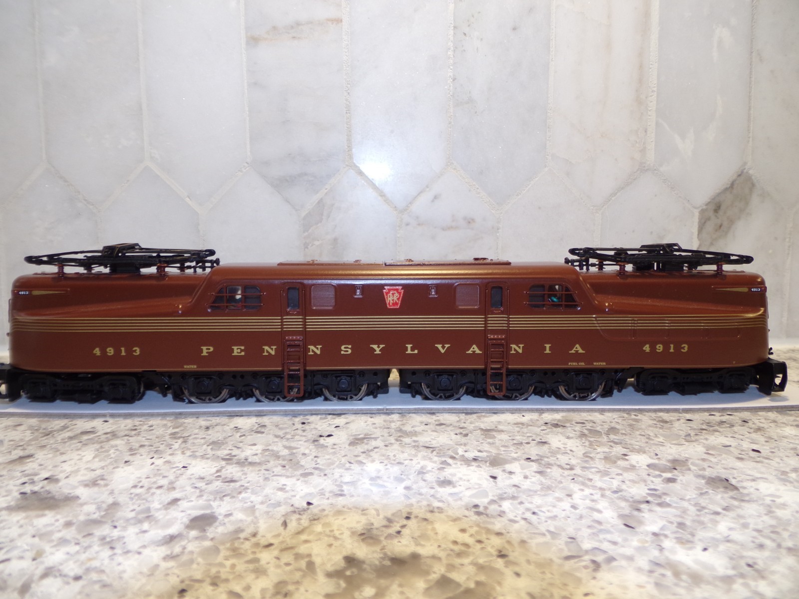 BROADWAY LIMITED #625 HO PENNSY GG-1 #4913 TUSCAN RED GOLD 5 STRIPE DC/DCC/SOUND