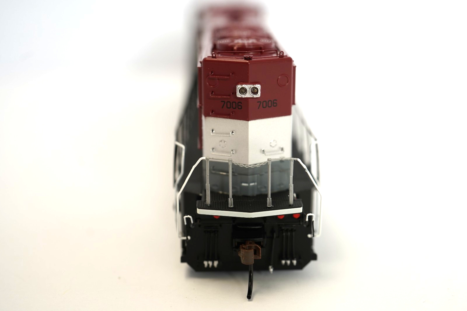 Athearn EMD SD70M EMD Leasing paint DC Excellent #7006