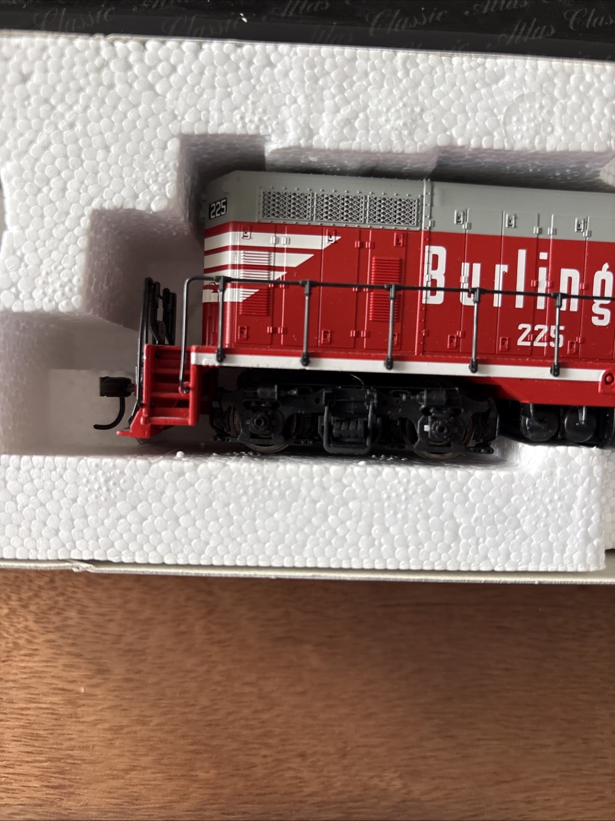 HO Atlas Classic 8430 Chicago Burlington Route GP7 Locomotive #225 L/N