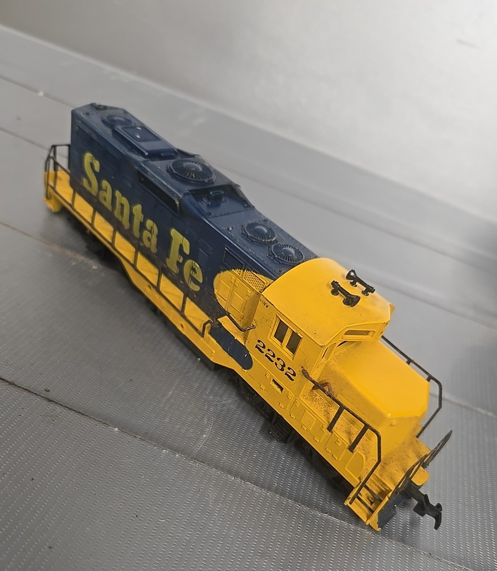 COX Vintage HO scale #2232 Blue Santa Fe Diesel locomotive Untested