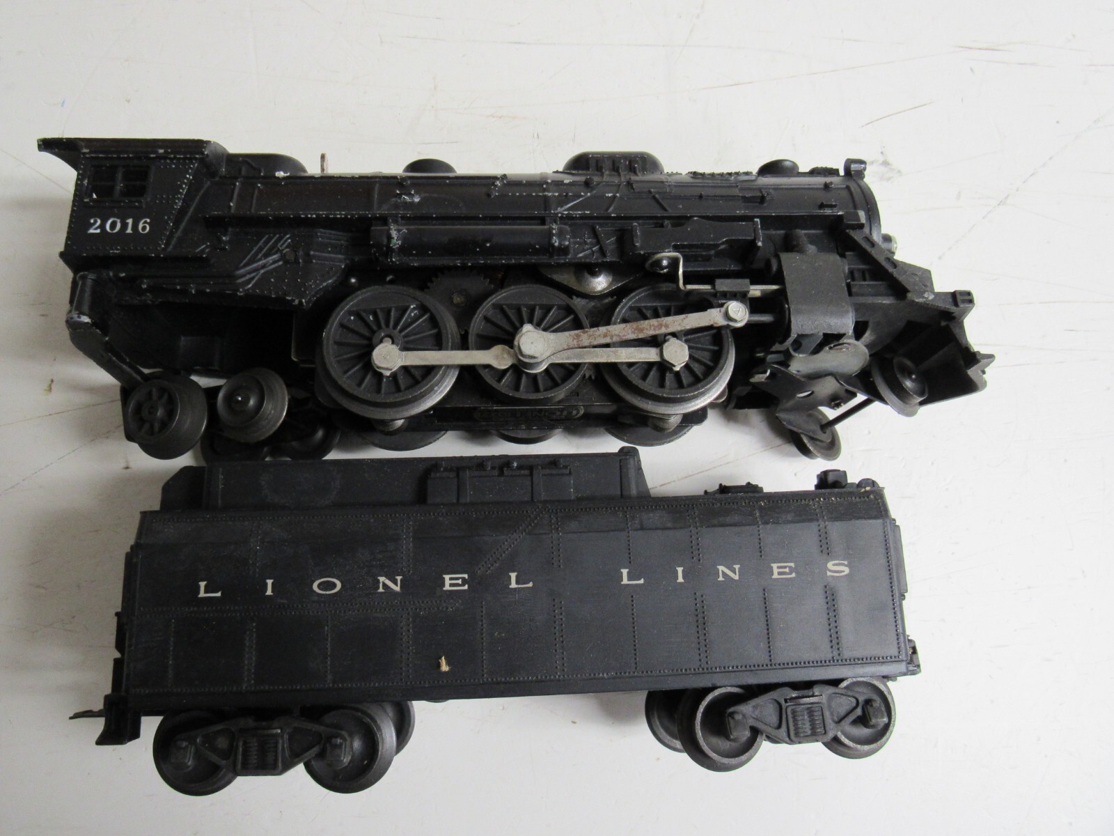 Lionel #2016 Steam Locomotive and #6026W Tender w/Orig. Boxes