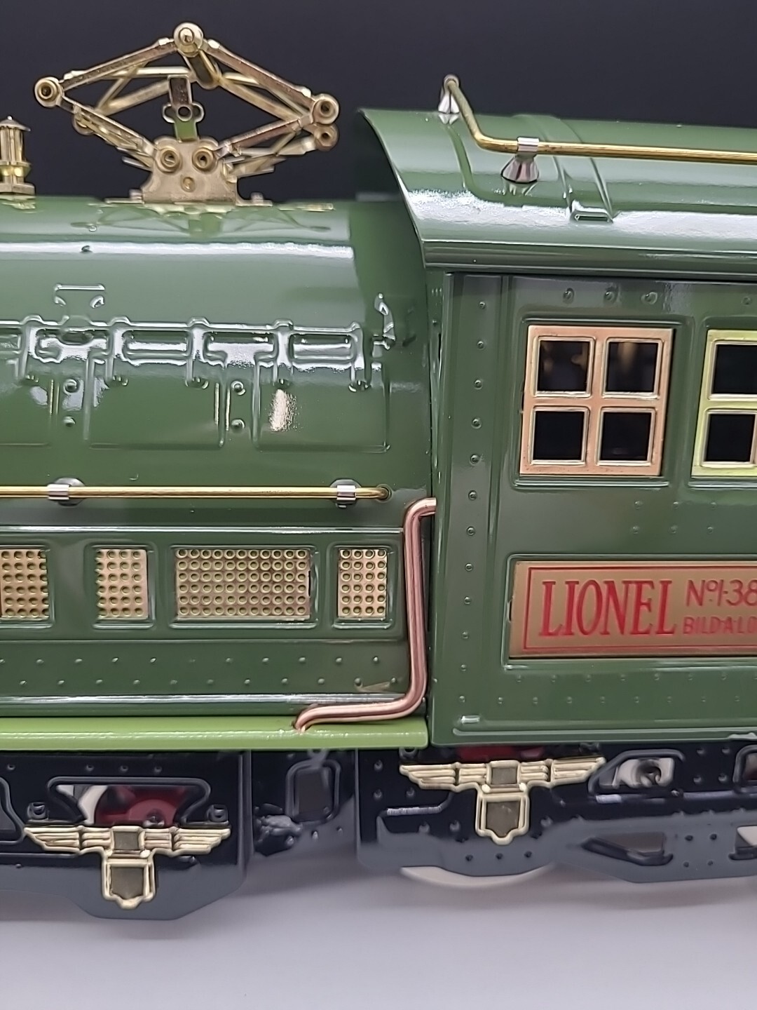Lionel 6-13102 Standard Gauge Classics 381E Locomotive Two tone green
