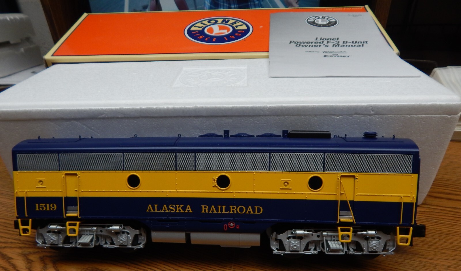 LIONEL 6-24522 ALASKA F3 B POWERED DIESEL LOCOMOTIVE USED LITTLE IN BOX O GAUGE