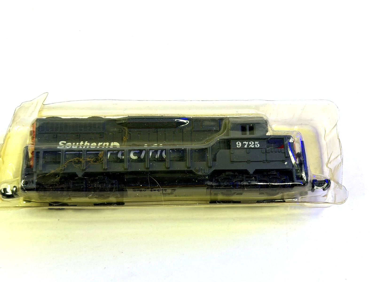 High Speed N Scale: Southern Pacific Diesel Locomotive # 9725 Model No 418