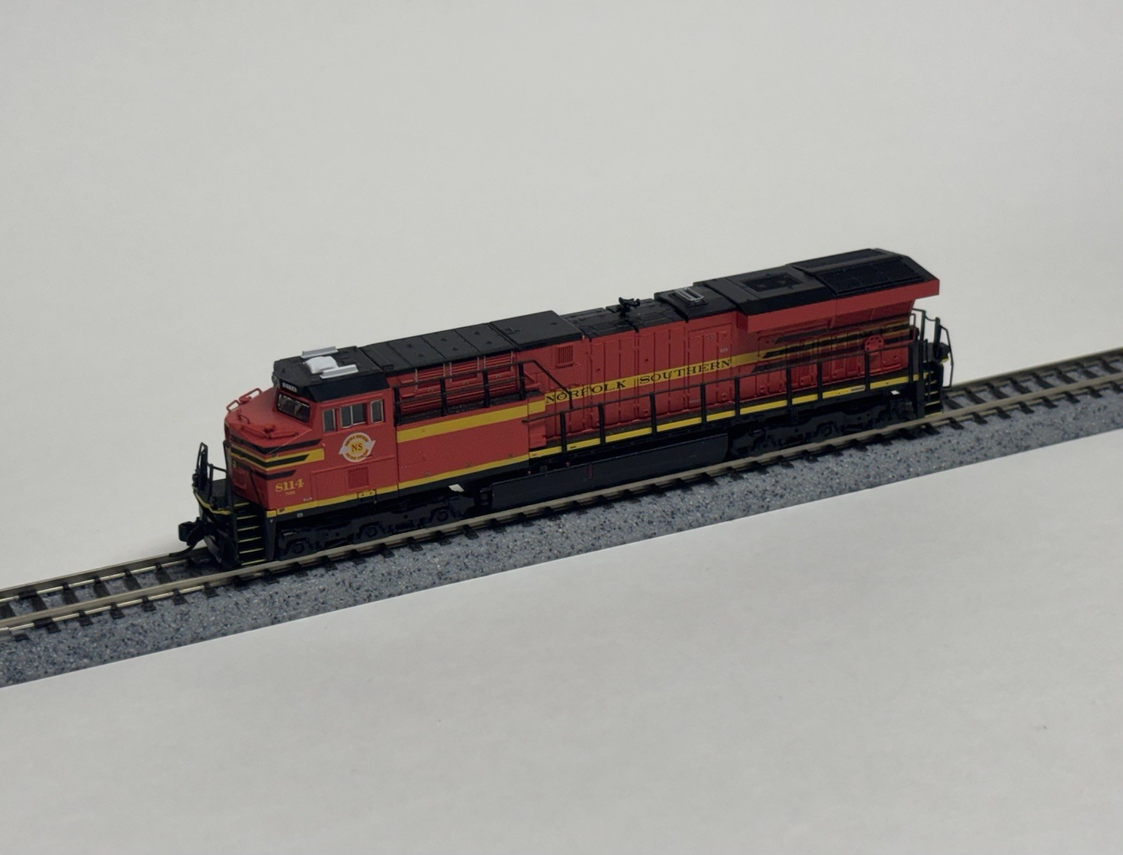 Broadway Limited N-Scale GE ES44AC NS #8114 DCC – Fully functional, Complete OGP