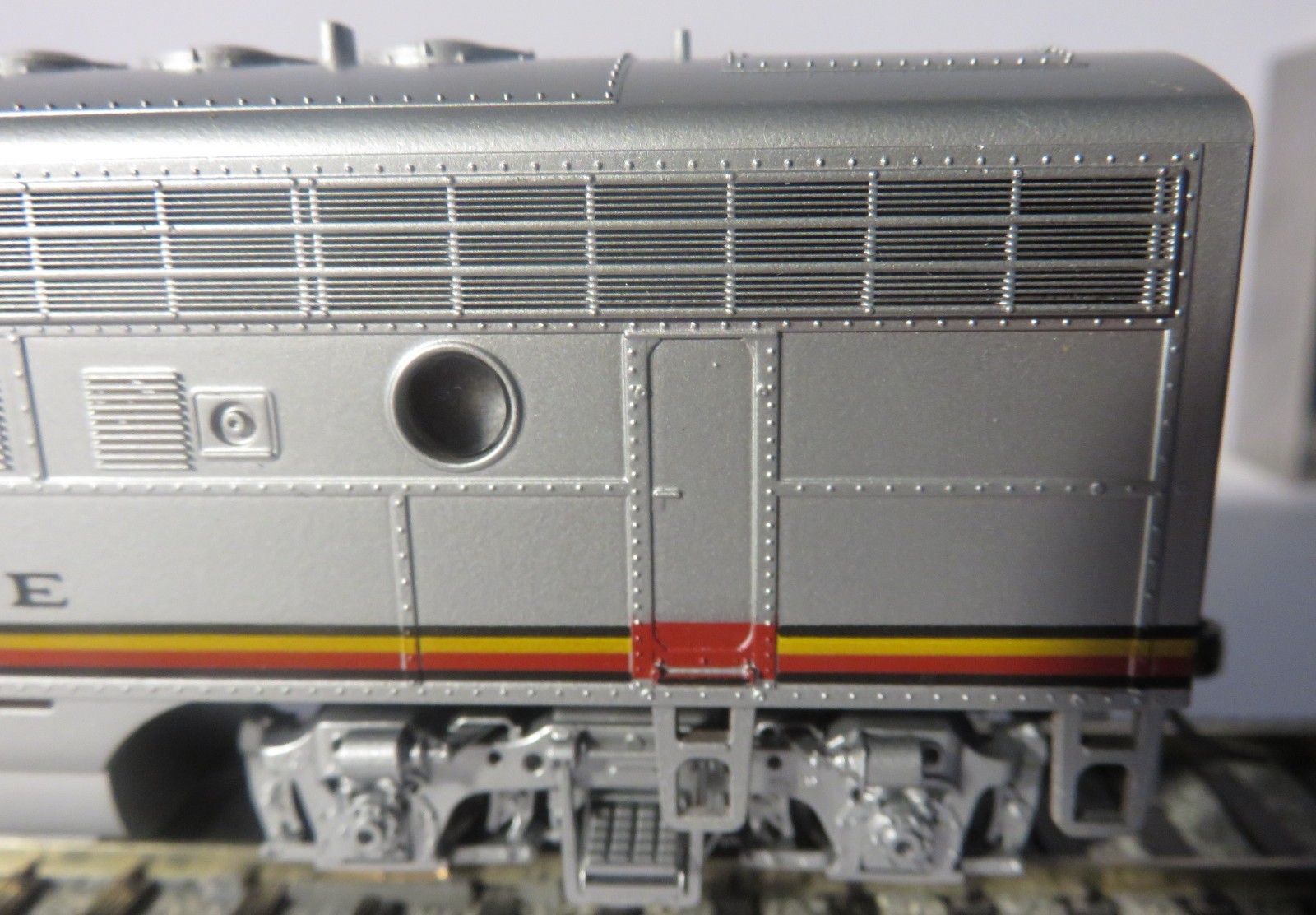 Stewart/Kato HO ATSF Warbonnet F7A DC/DCC, Directional LED Light, Kadee Couplers