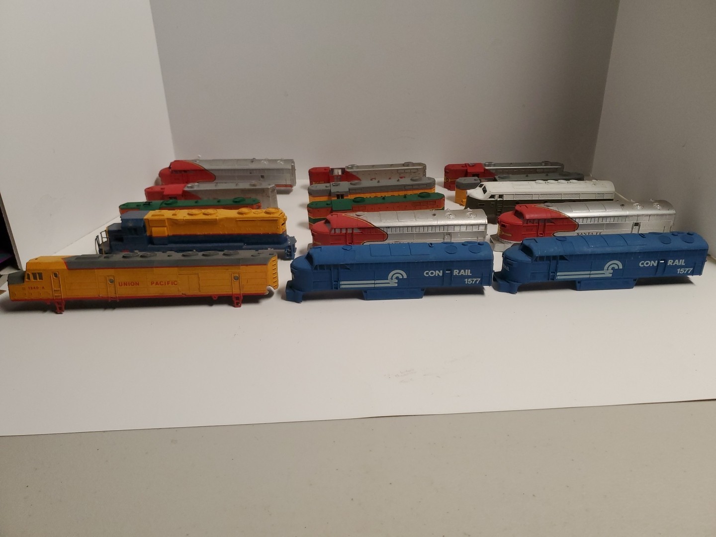 HO Scale UNBRANDED DIESEL CON RAIL SANTA FE UNION SHELL ONLY MIXED Lot Of 15 Bx1