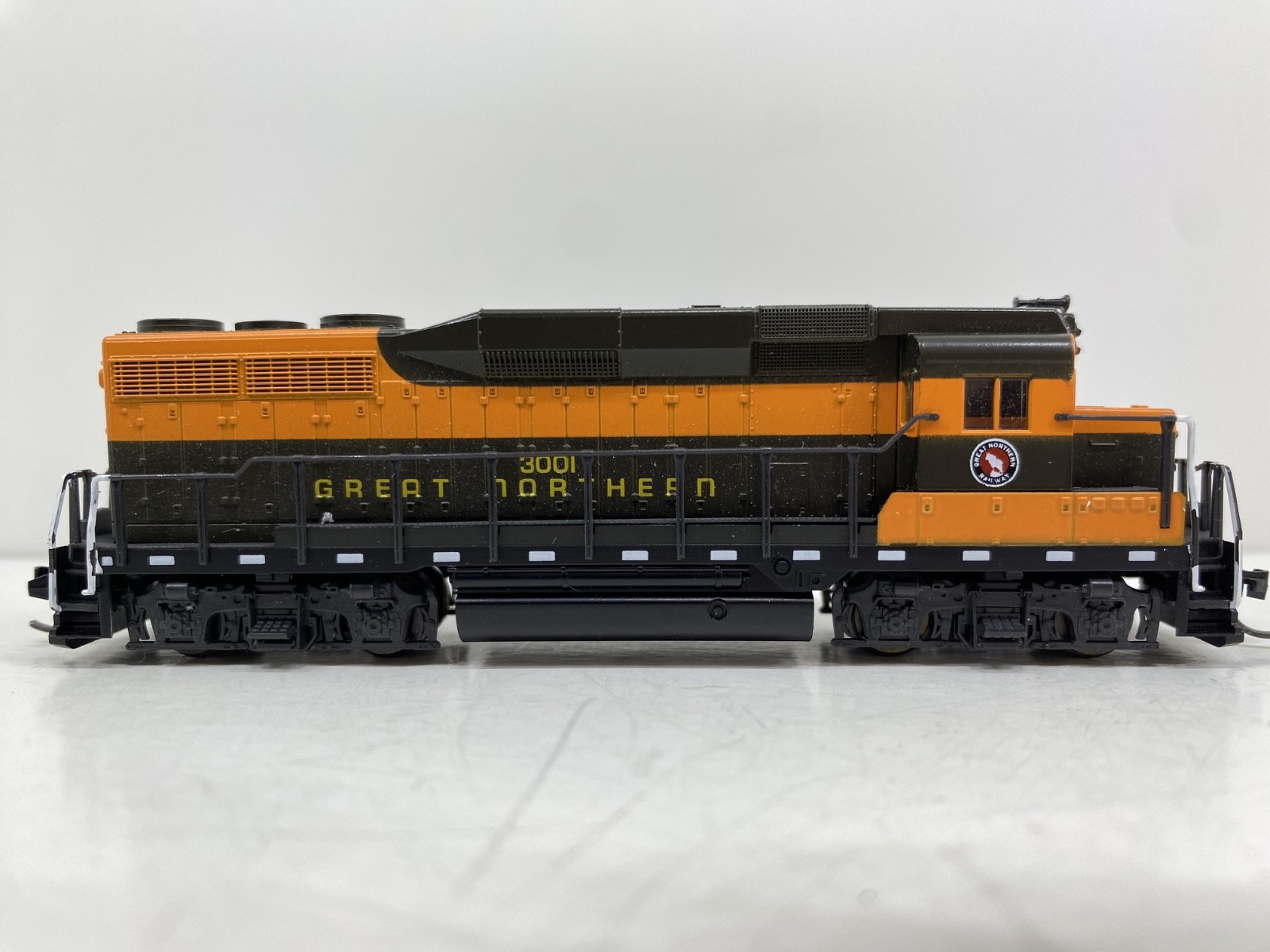 Atlas N Scale EMD GP30 #4730 Great Northern Diesel Locomotive Rd#3001