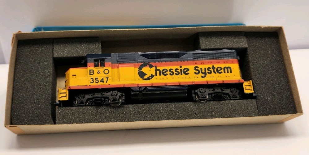 ATHEARN HO GP35 B&O CHESSIE SYSTEM 3547 POWERED DIESEL LOCOMOTIVE MINT B14