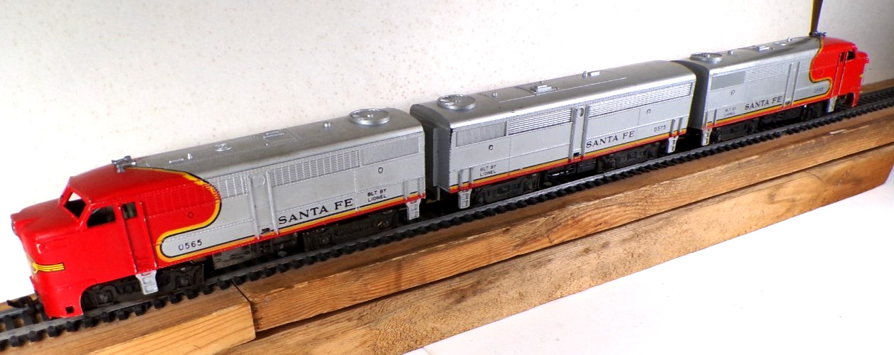 VINTAGE LIONEL HO TRAINS SANTA FE A-B-A DIESEL ENGINES #0565 + #0575 + #0595