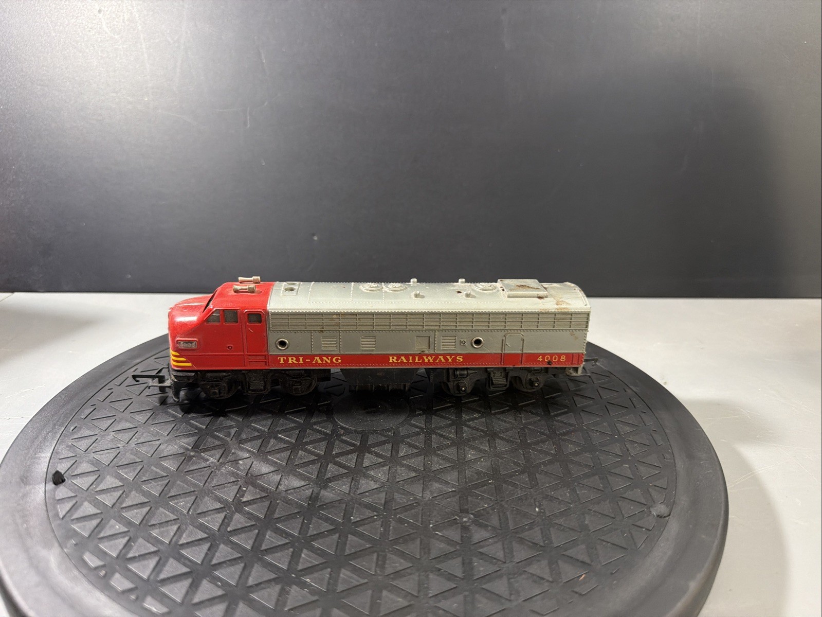 Tri-ang HO Scale Diesel Engine Tri-Ang Railways #4008 Dummy F.19