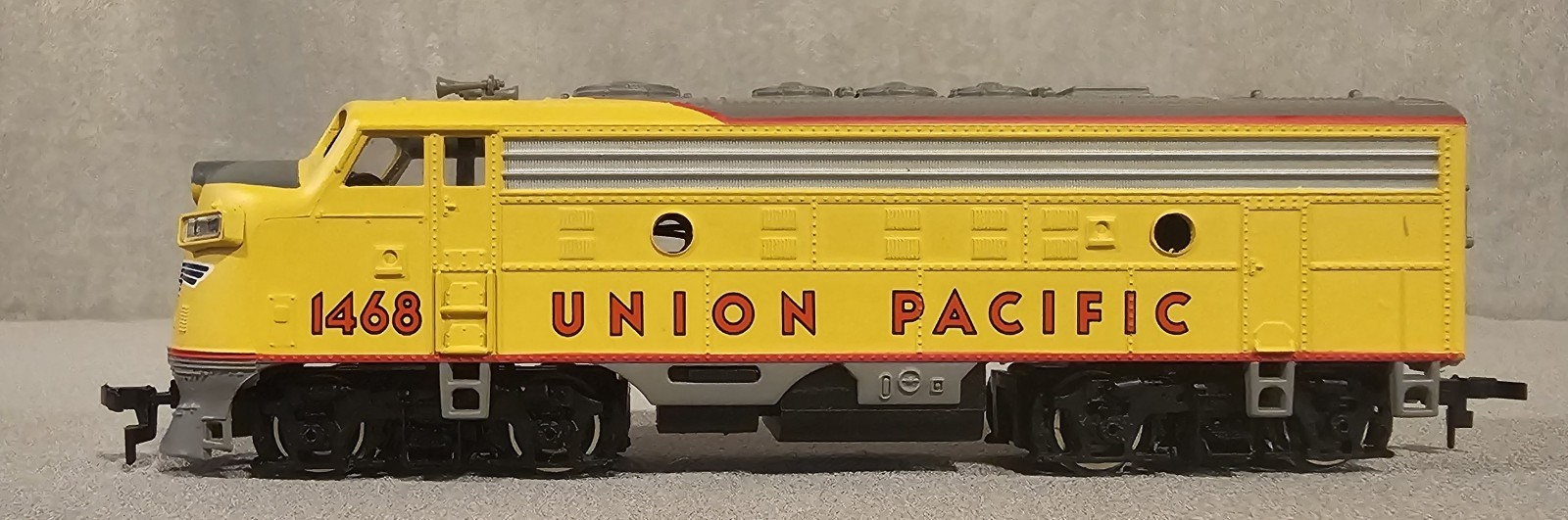 Bachmann HO Scale Union Pacific F9 EMD Diesel Locomotive 61501 1468