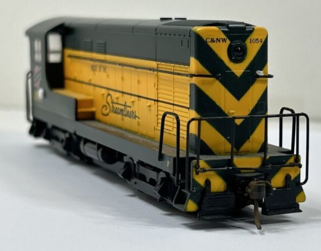 HO FM H10-44 CNW Chicago & North Western DC NIB NOS # 932-1313