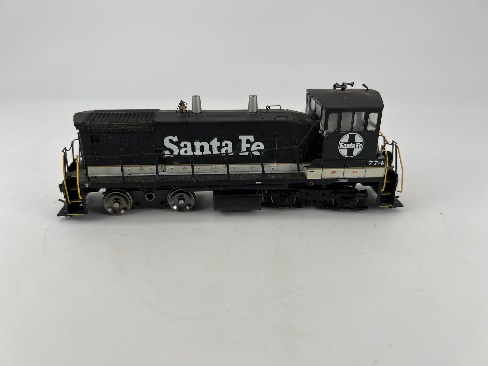Athearn #95836 HO CUSTOM Santa Fe SW1500 Diesel Locomotive Switcher w/ Box Runs