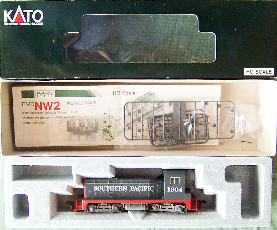 HO KATO 37-11B SOUTHERN PACIFIC EMD NW2 Diesel Switcher Locomotive #1904, NEW C9