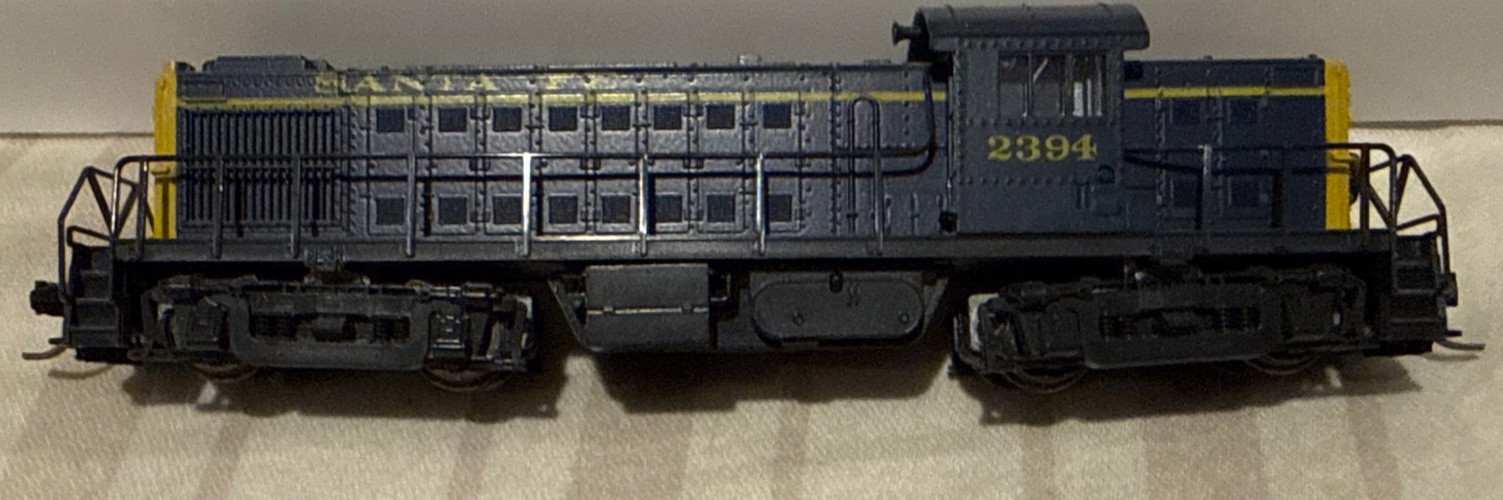 Kato 8103 RS-1 Diesel Locomotive Santa Fe #2394 Blue/Yellow Knuckle Coupler EUC