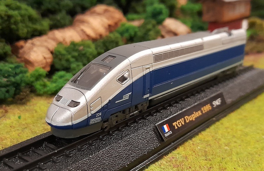 * N Scale * Amercom * SNCF 1995 TGV Duplex High-Speed Train * France *