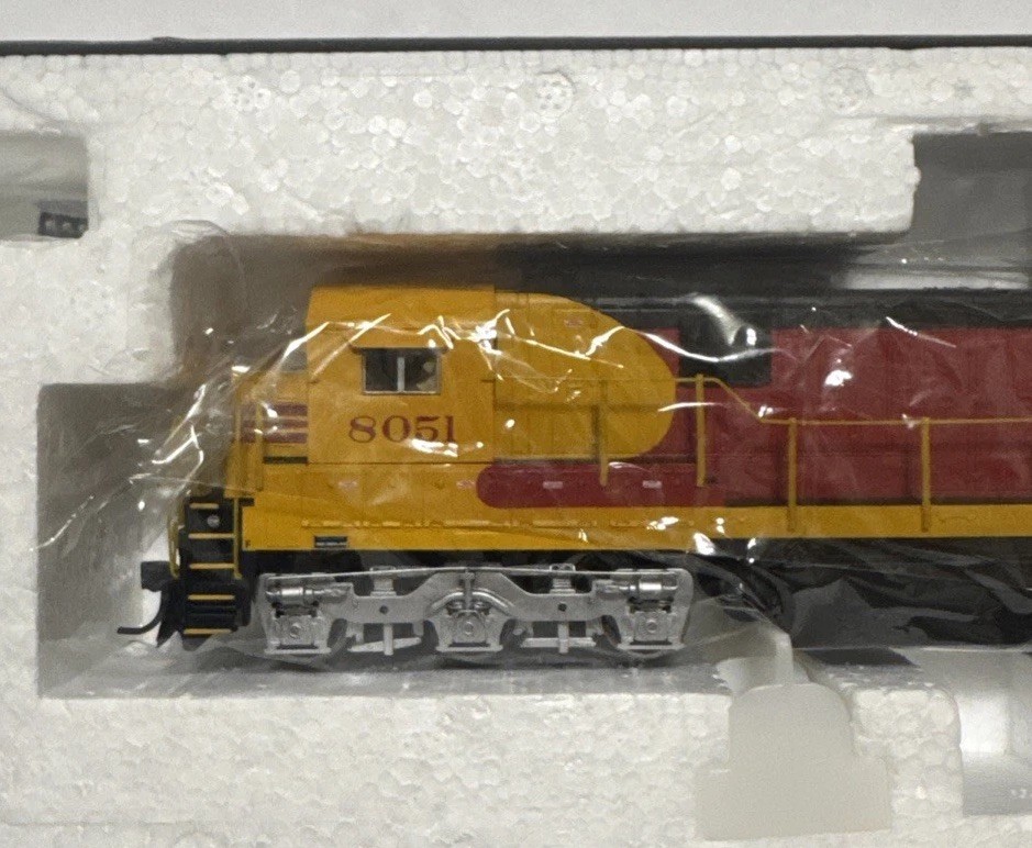 Broadway Limited BlueLine HO Scale GE C30-7 ATSF (DCC/Sound) Kodachrome #8051
