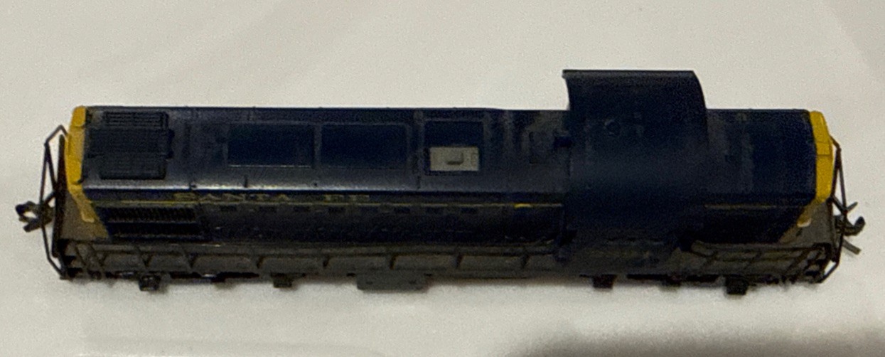 Kato 8103 RS-1 Diesel Locomotive Santa Fe #2394 Blue/Yellow Knuckle Coupler EUC