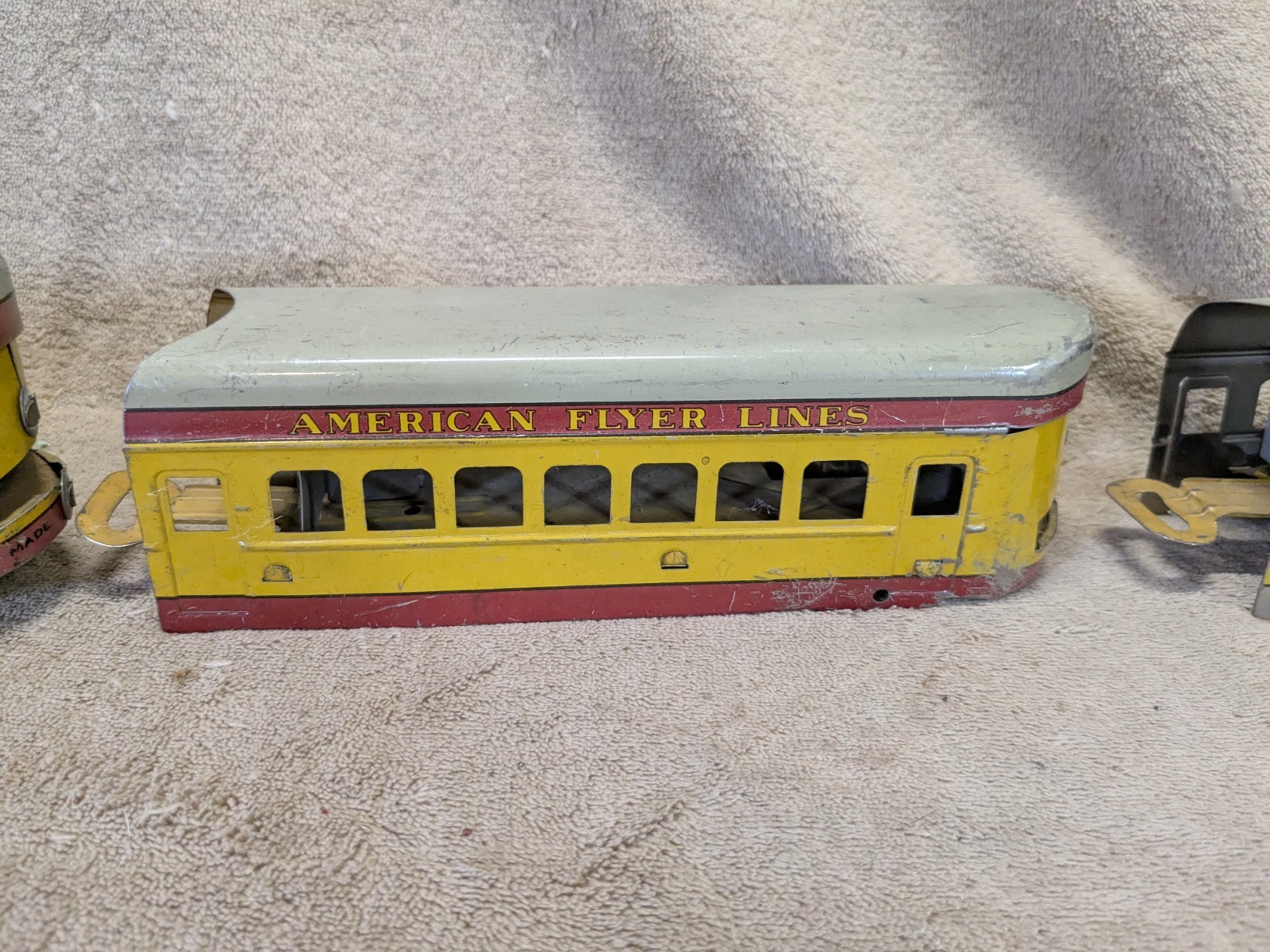 American Flyer Prewar Hiawatha Streamliner Lot of 4 Untested Yellow Gray