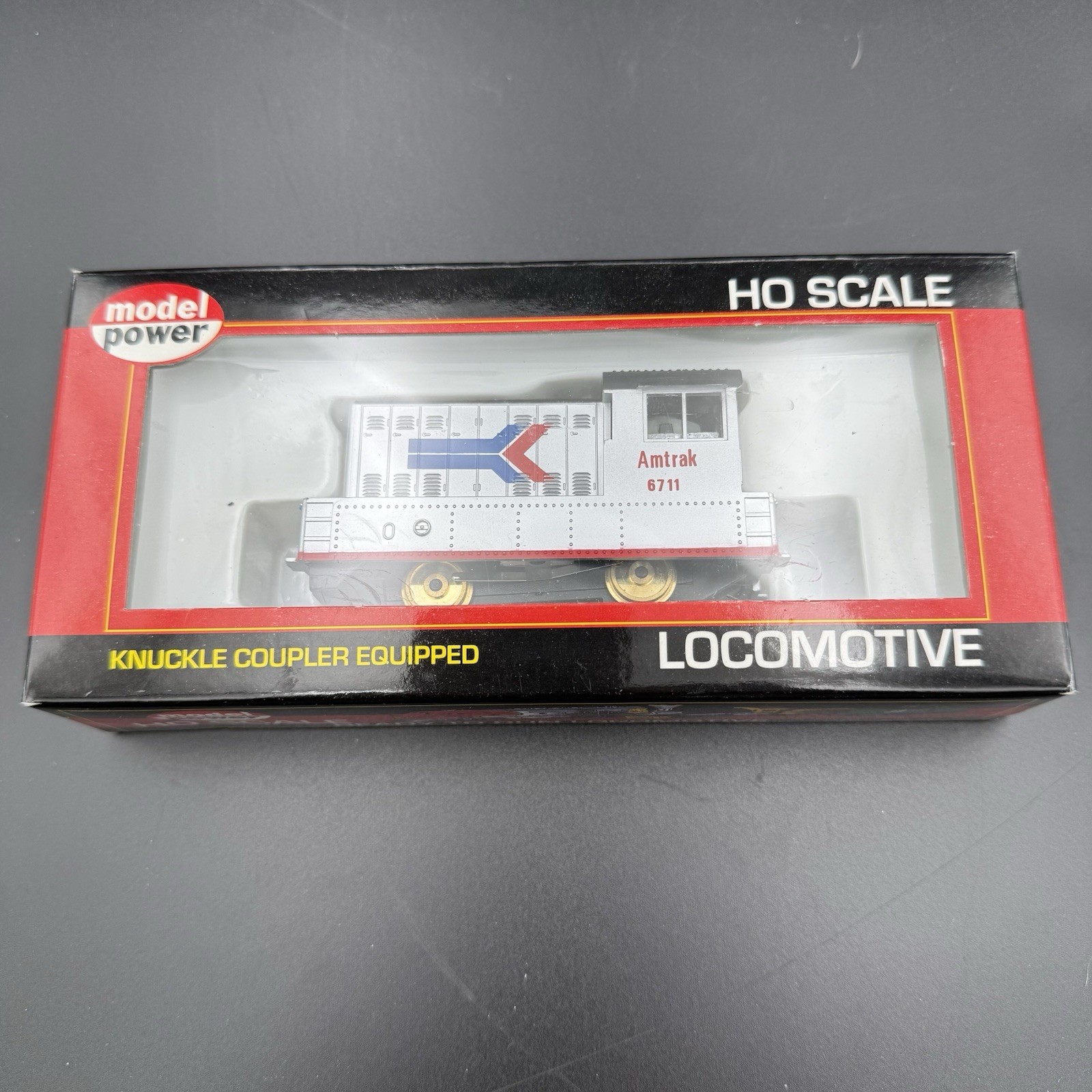 MODEL POWER HO AMTRAK 6711 Porter Hustler w/ Knuckle Coupler #96711